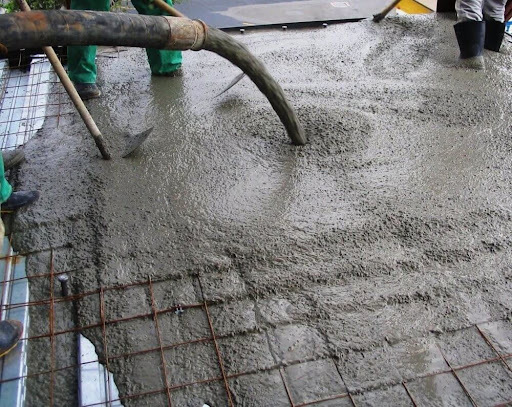 Bê tông tươi mác 250 được tạo nên từ việc trộn đều các thành phần nguyên vật liệu: cát, xi măng, nước, đá/sỏi,...